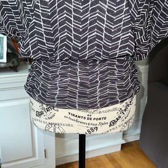 Saks Fifth Avenue Blake Collection Blue and White Patterned Blouse - Picture 4 of 11